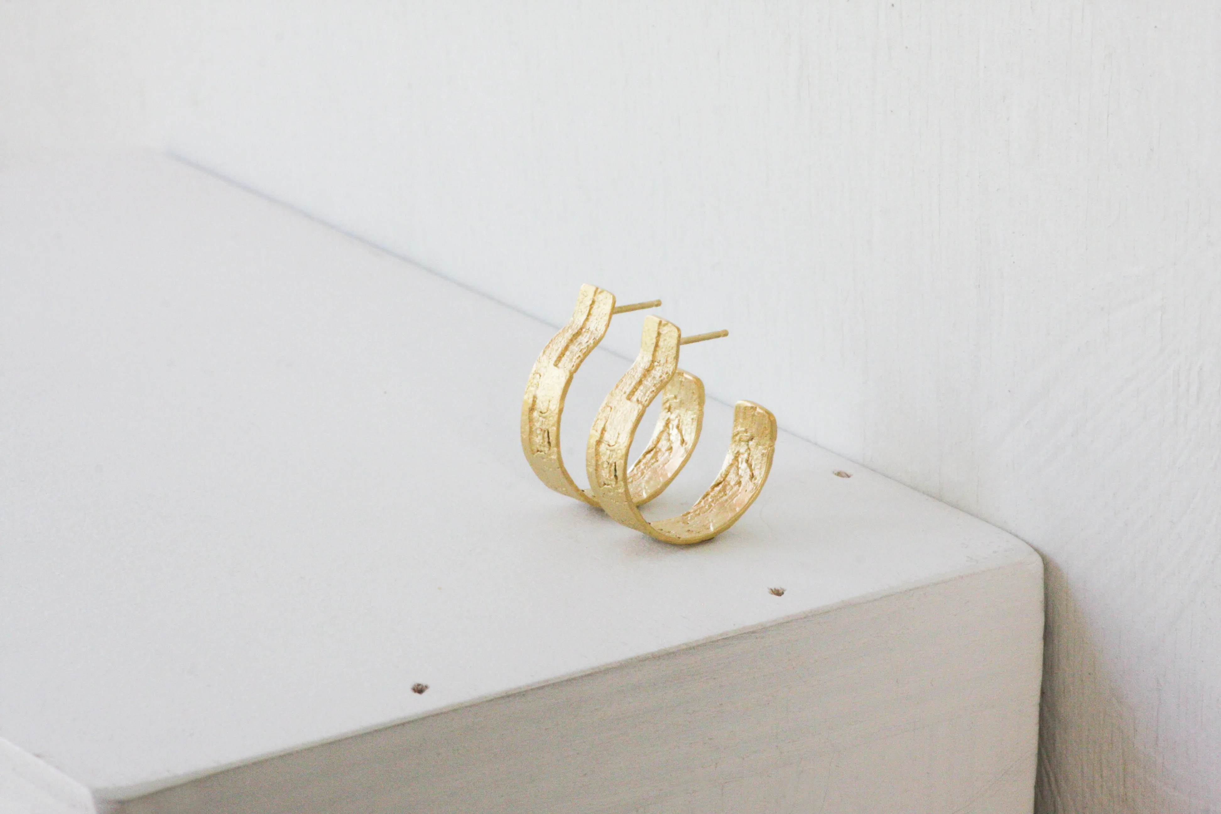 Big flat stem bark gold Climbing hoops